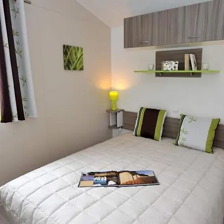 Kemping Camping Les Blancs Chenes 5*