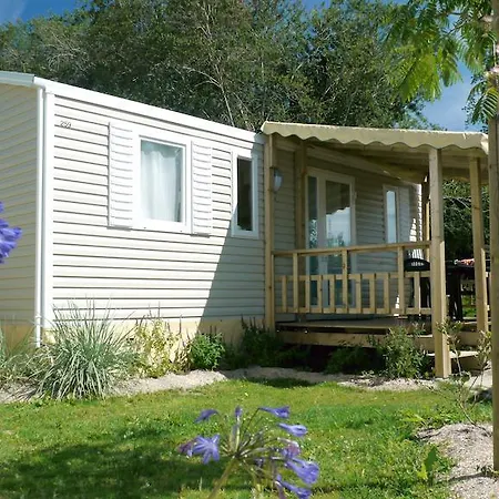Camping Camping Les Blancs Chênes 5*