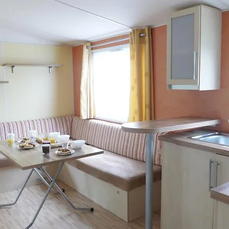Kemping Camping Les Blancs Chenes 5*