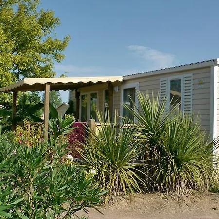 Kemping Camping Les Blancs Chenes 5*