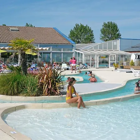 Camping Les Blancs Chenes 5*