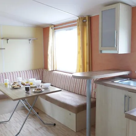 Кемпинг Camping Les Blancs Chenes 5*