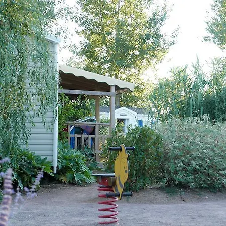 Кемпинг Camping Les Blancs Chenes Ла-Транш-сюр-Мер