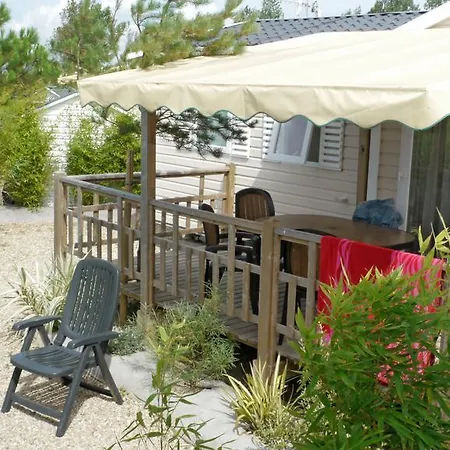 Camping Les Blancs Chenes Кемпинг