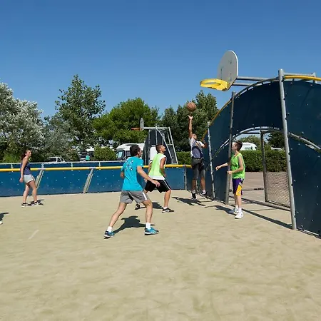 Кемпинг Camping Les Blancs Chenes