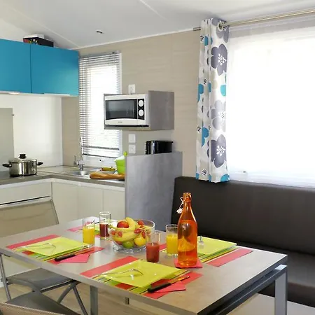 Camping Les Blancs Chenes Кемпинг