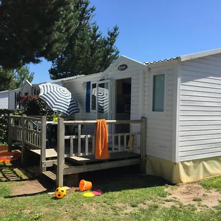 Camping Les Blancs Chenes Кемпинг
