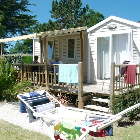 Кемпинг Camping Les Blancs Chenes 5*