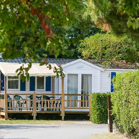 Camping Les Blancs Chenes Кемпинг 5*