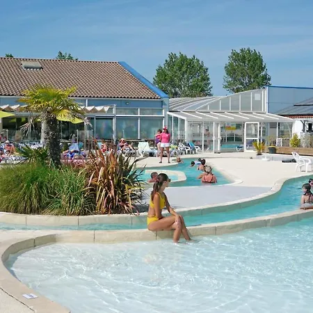 Camping Les Blancs Chenes 5*